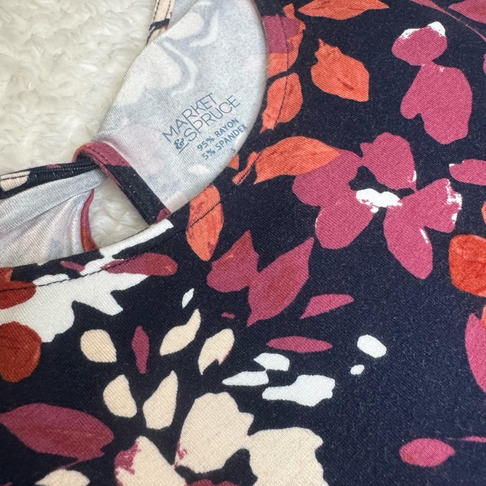 Market & Spruce Floral Tank Top - Navy, White, Red - Picture 2 of 7